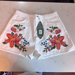 FarmRio Floral White Women Shorts